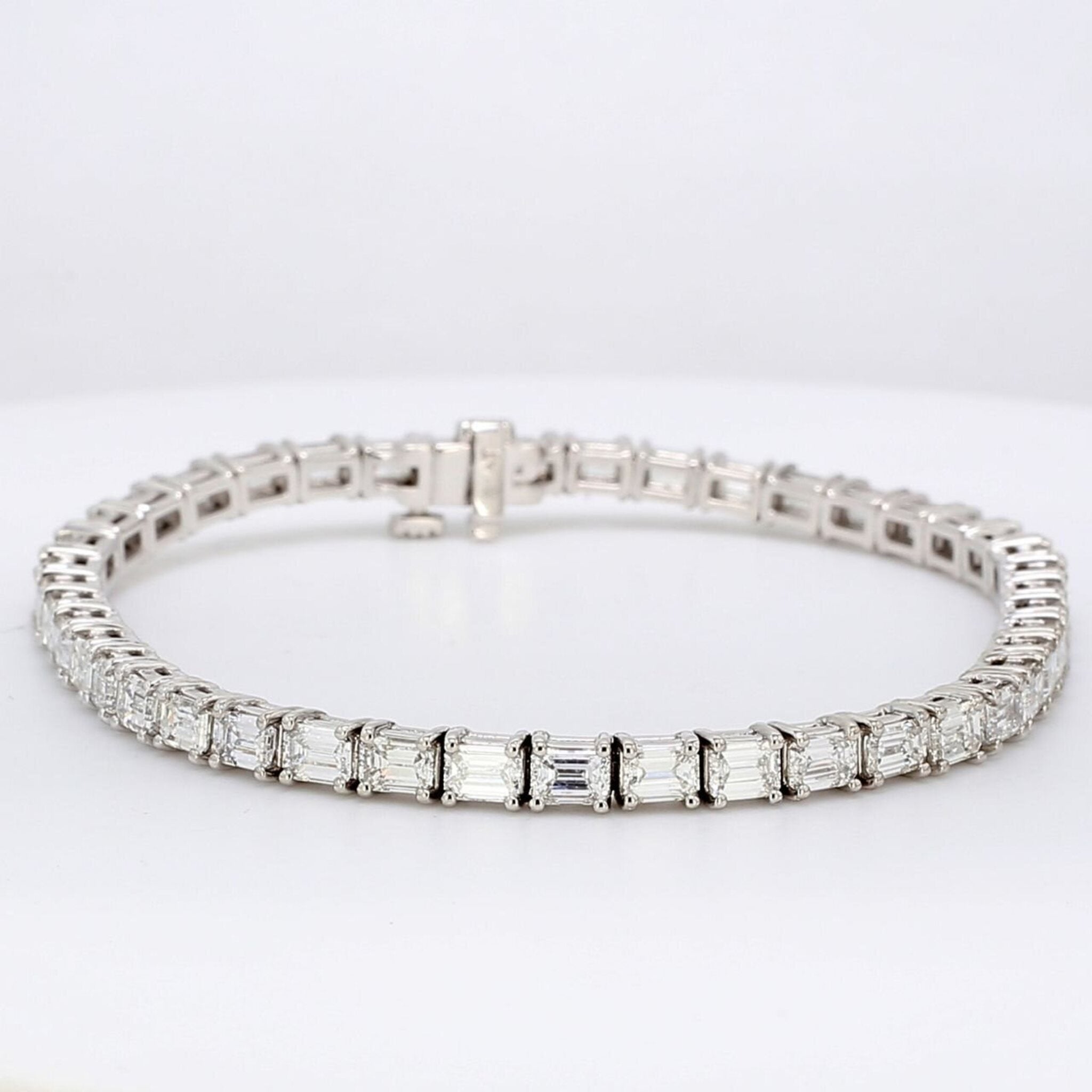 Ninacci Platinum 7" 8.12 Carats Emerald-Cut Diamond Tennis Bracelet – East-to-West Elegance