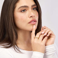 Olas d'Oro - 14K Yellow Gold 1/4 Carat Total Diamond Bar Ring - Size 7
