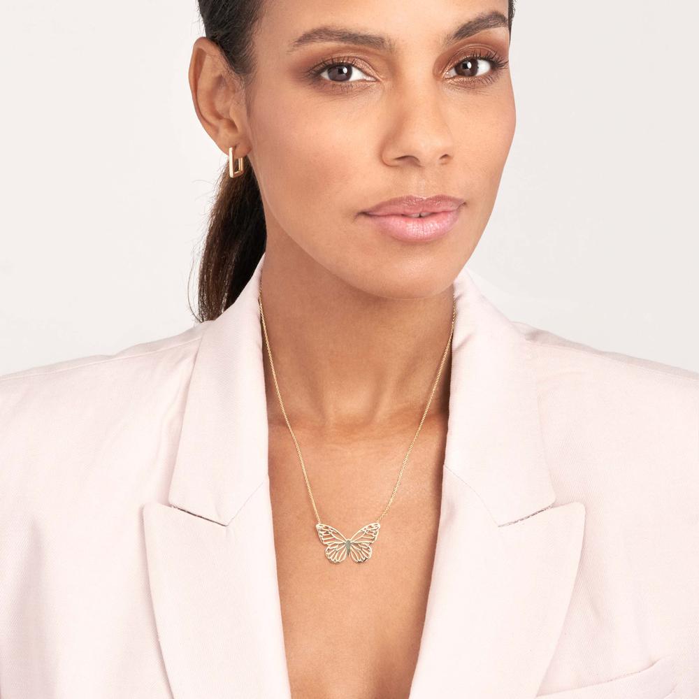 Olas d'Oro - 14K Yellow Gold Butterfly Carving Pendant Necklace with Adjustable Chain - 3.41 Grams Total Weight