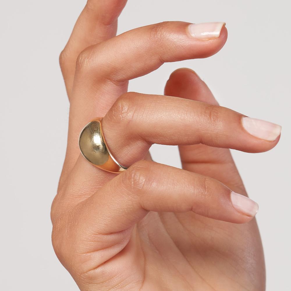 Olas d'Oro - 14K Yellow Gold Graduated Narrow Dome Signet Ring - Size 7 - 3.40g