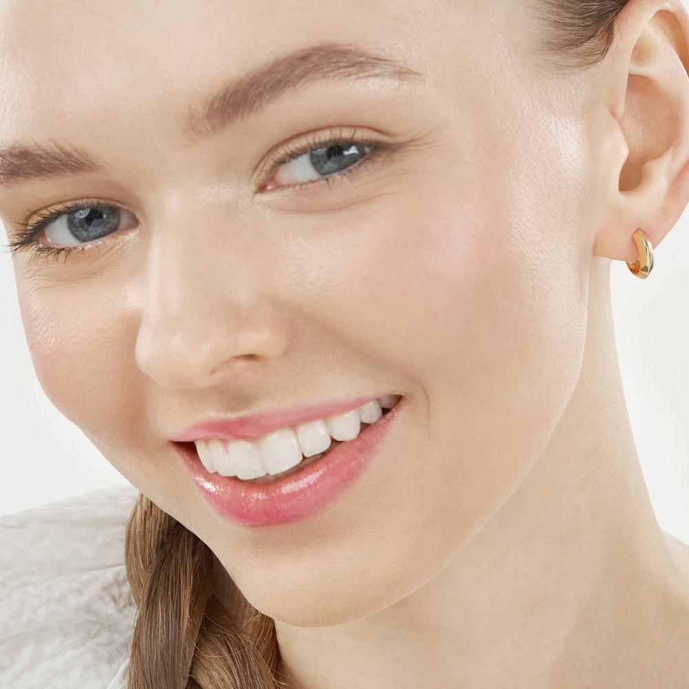 Olas d'Oro - 14K Yellow Gold Knife Edge Polished Mini Huggie Hoop Earrings - 13.50mm Diameter