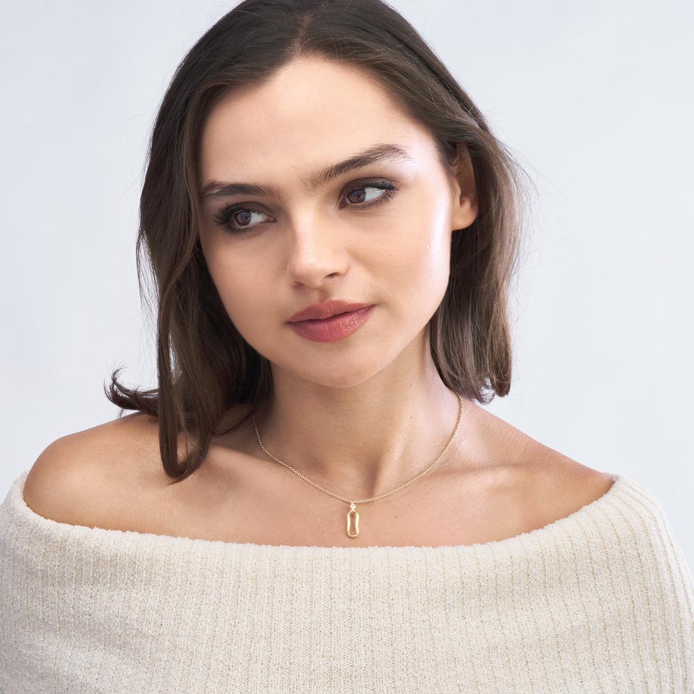 Olas d'Oro - 14K Yellow Gold Oval Link Pendant with 1/20 Carat Diamond - Elegant and Sparkling Design