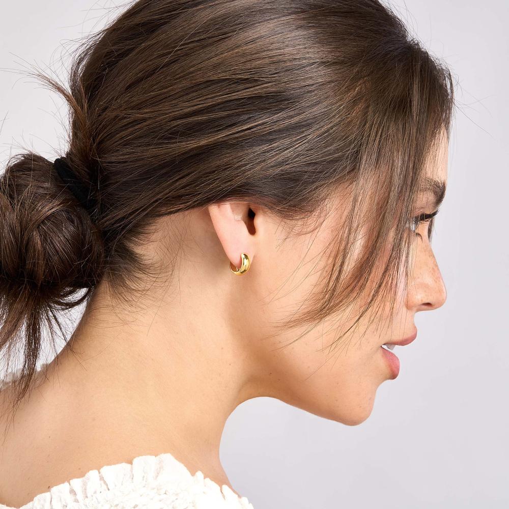 Olas d'Oro - 14K Yellow Gold Polished Wide Huggie Earrings Classic Everyday Hoops