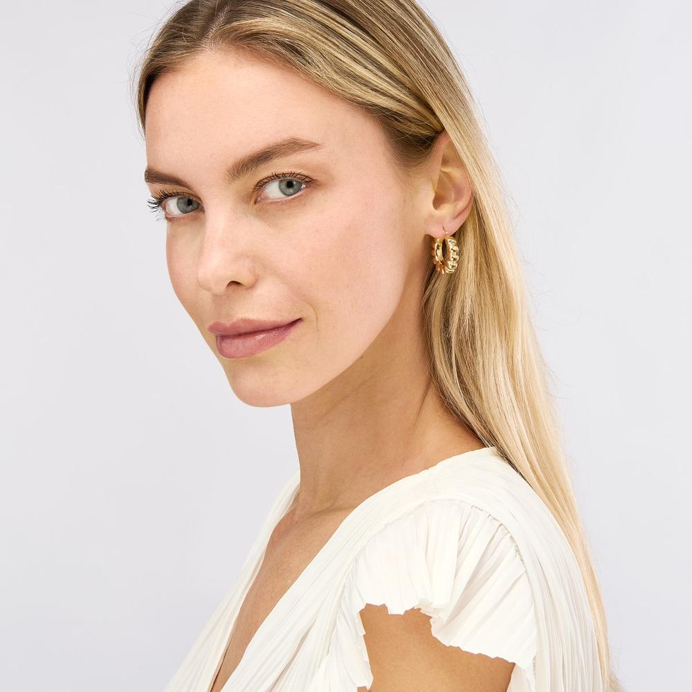 Olas d'Oro - 14K Yellow Gold Puff Scalloped Hoop Earrings - Lightweight and Elegant Design