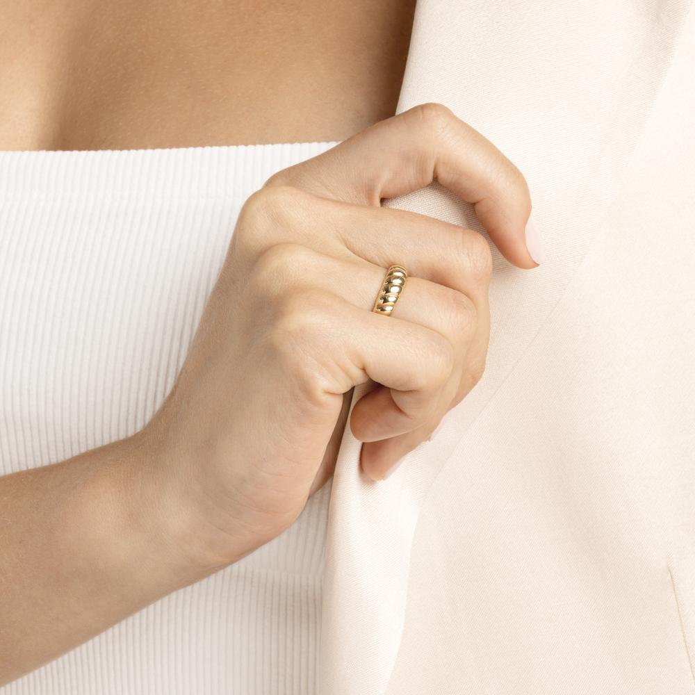 Olas d'Oro - 14K Yellow Gold Ribbed Polished Ring - Size 7 - Timeless Elegant Design
