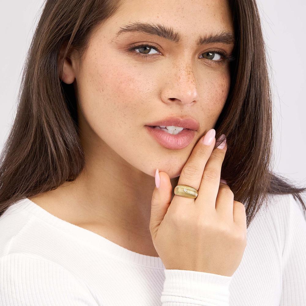 Olas d'Oro - 14K Yellow Gold Small Shrimp Band Ring with Diamond Accent - 1/20tcw