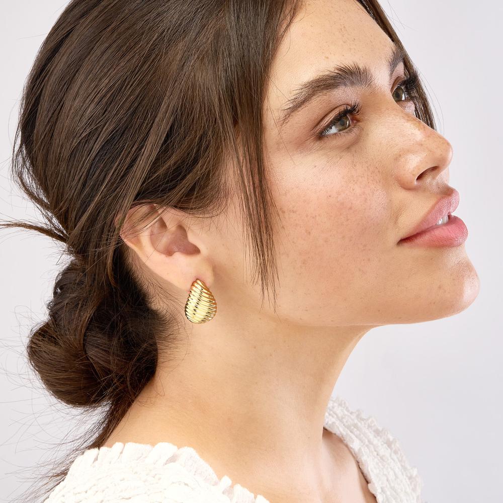 Olas d'Oro - 14K Yellow Gold Teardrop Graduated Swirl Earrings with Post and Nut Closure - 7.27 Grams Total Weight