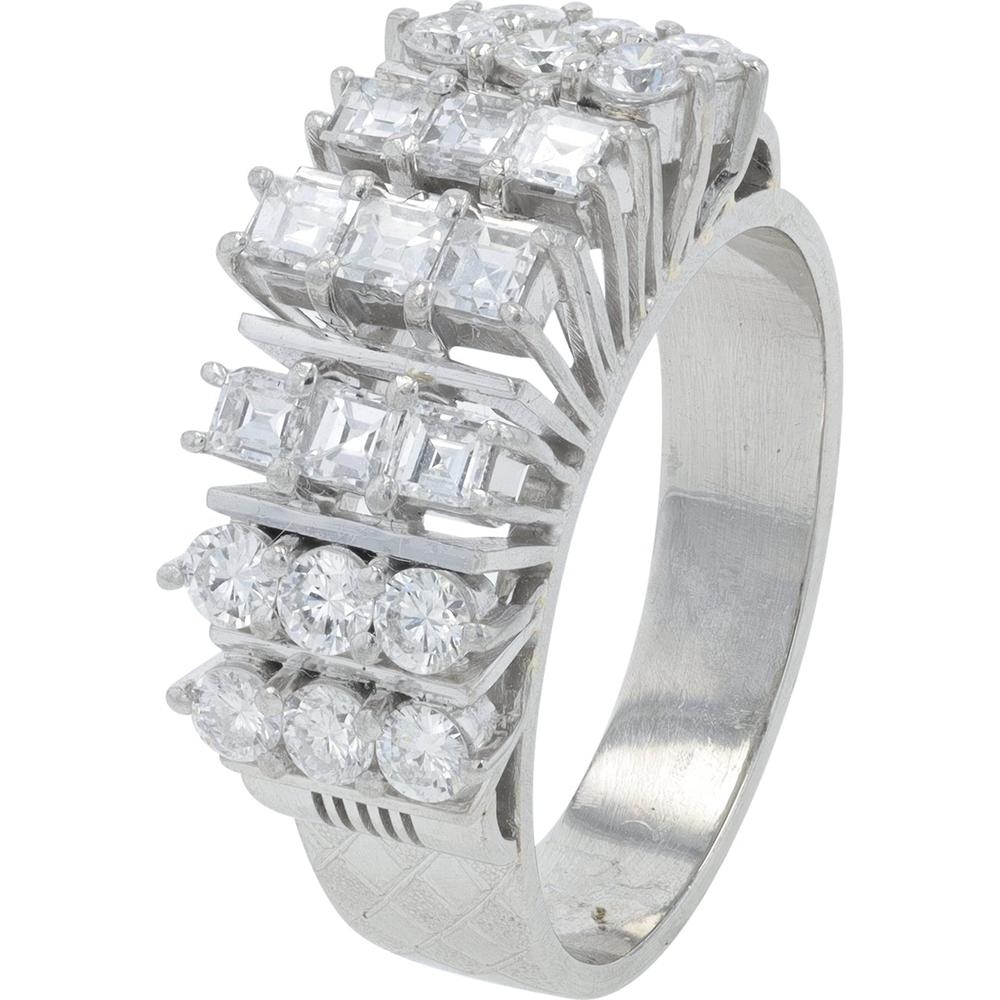 Platinum 0.99 Carat Total Weight Diamond Ring with Round and Princess Cut Diamonds