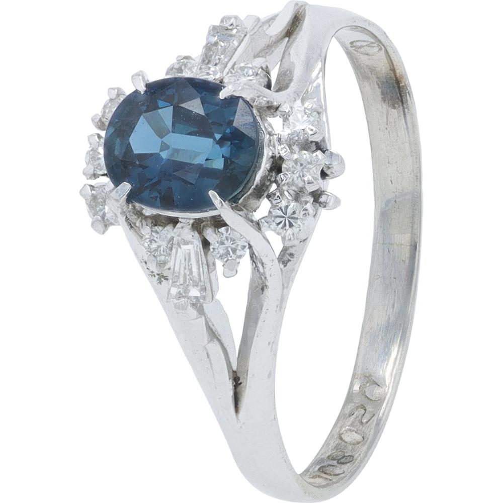 Platinum 1.08 Carat Oval Sapphire Ring with 0.20 Carat Diamond Halo