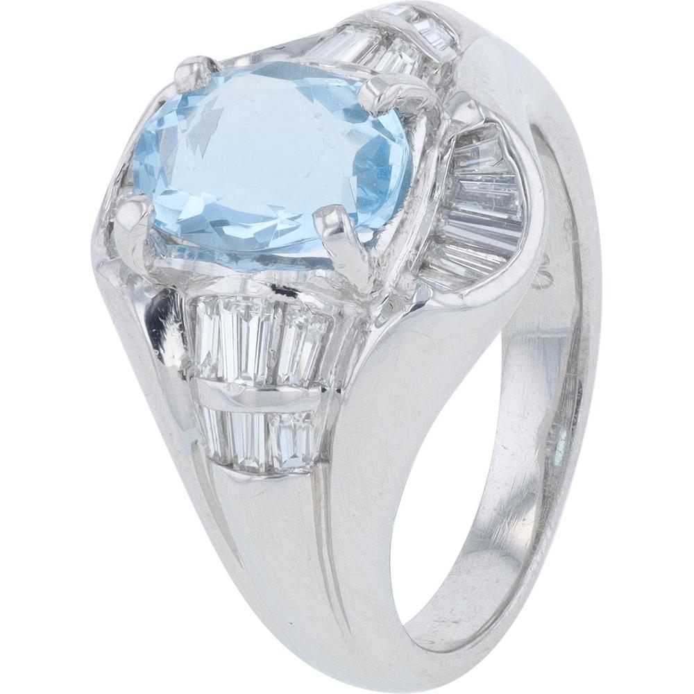 Platinum 1.29 Carat Oval Aquamarine Ring with 0.58 Carat Baguette Diamonds - Platinum 900