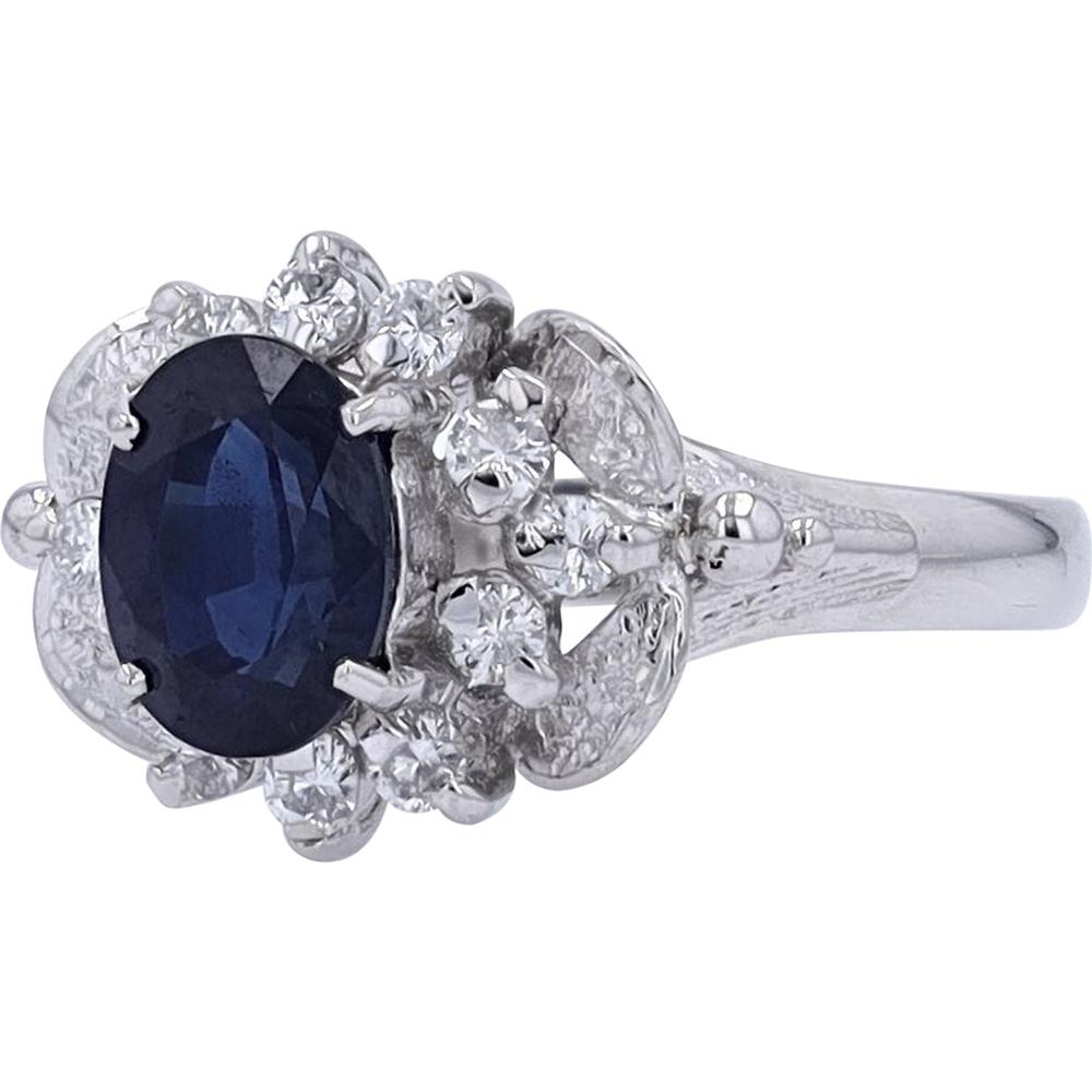 Platinum 1.81 Carat Oval Sapphire Ring with 0.30 Carats Diamond Halo