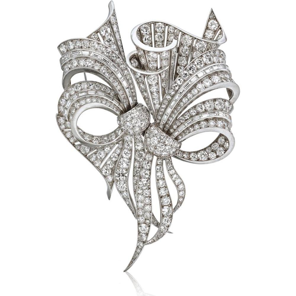 Platinum 1940's Retro French Double Clip Brooch with 30 Carats Diamonds - Transitional, Old-Cut & Baguette Diamonds