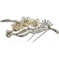Platinum 1950s Vintage Brooch with Pearls and 7 Carats Diamond Weight - Timeless Elegance