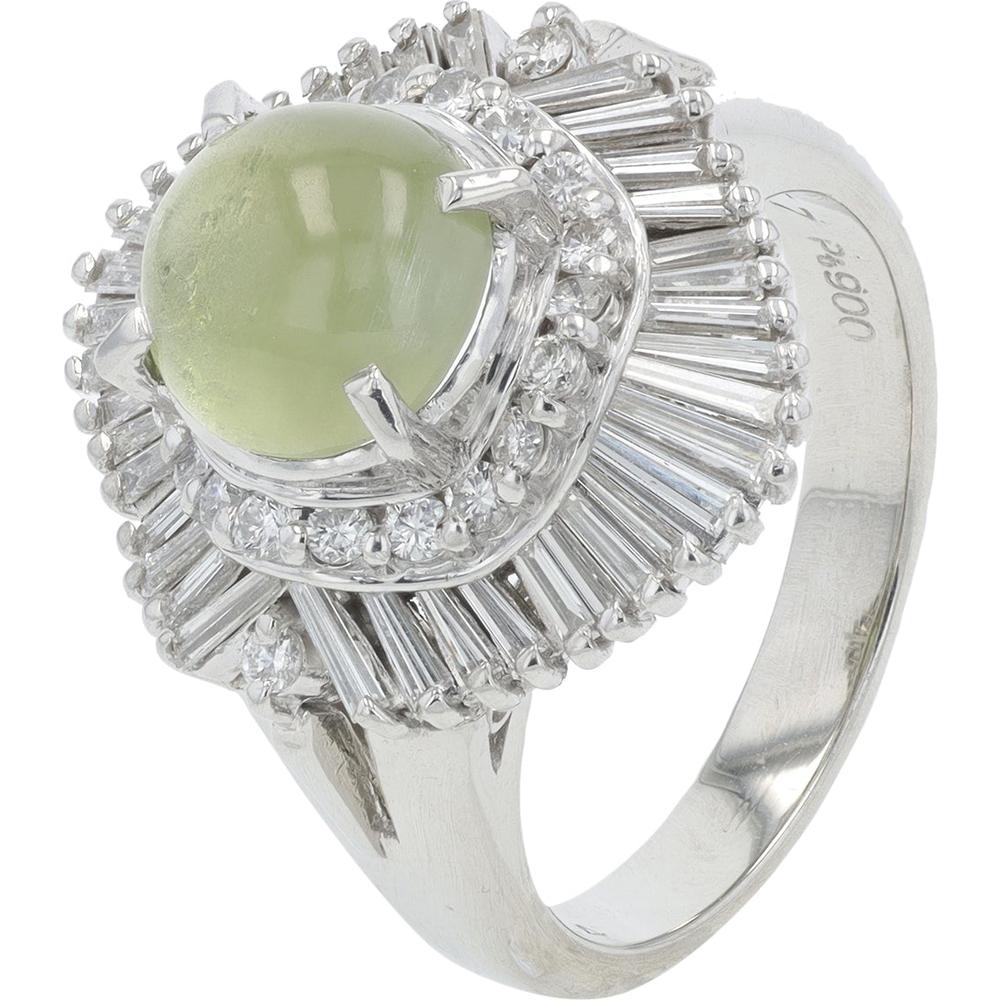 Platinum 2.57 Carat Cat's Eye Ring with 0.94 Carats of Diamonds - A Timeless Luxury Piece
