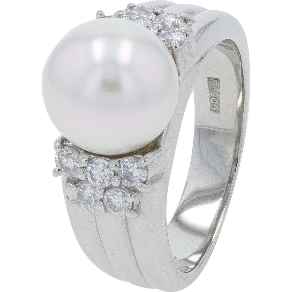Platinum 900 Contemporary Ring with Luminous White Pearl and 0.40 Carat Prong-Set Round Diamond Accents
