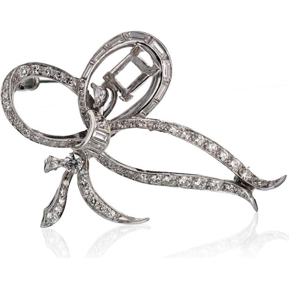 Platinum Brooch with 2.75 Carats Diamond Ribbon Motif - Timeless Elegant Luxury Piece