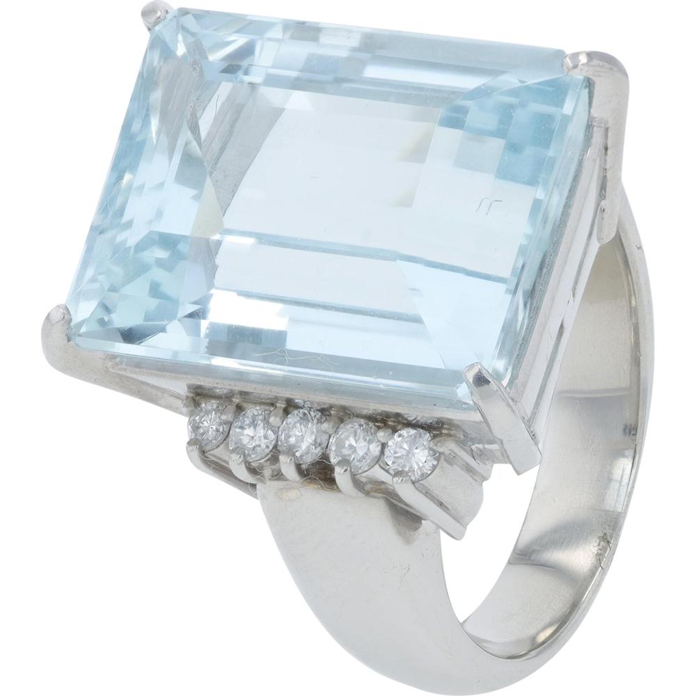 Platinum Emerald-Cut 16.66 Carat Aquamarine Cocktail Ring with 0.28 Carats of Diamonds