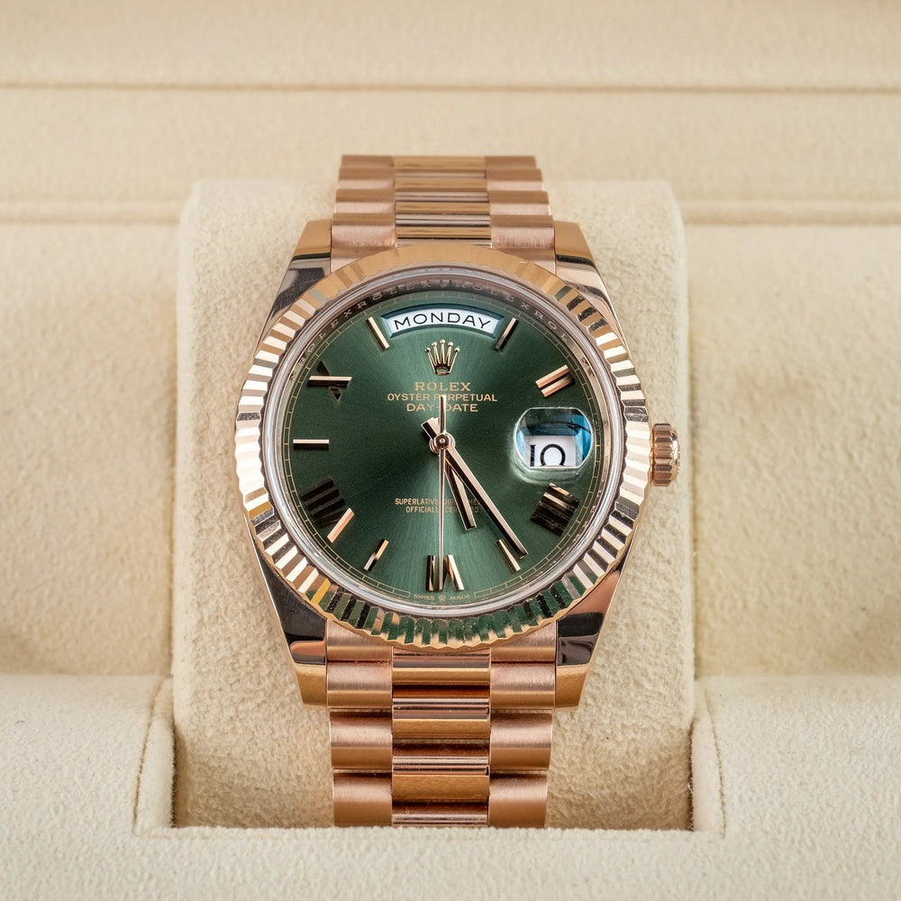 Rolex Day-Date 40 Olive Green Roman Everose Gold - Ref. 228235 / Pre-Owned