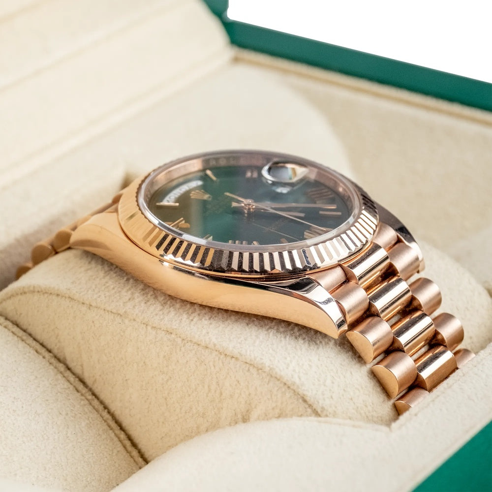 Rolex Day-Date 40 Olive Green Roman Everose Gold - Ref. 228235 / Pre-Owned