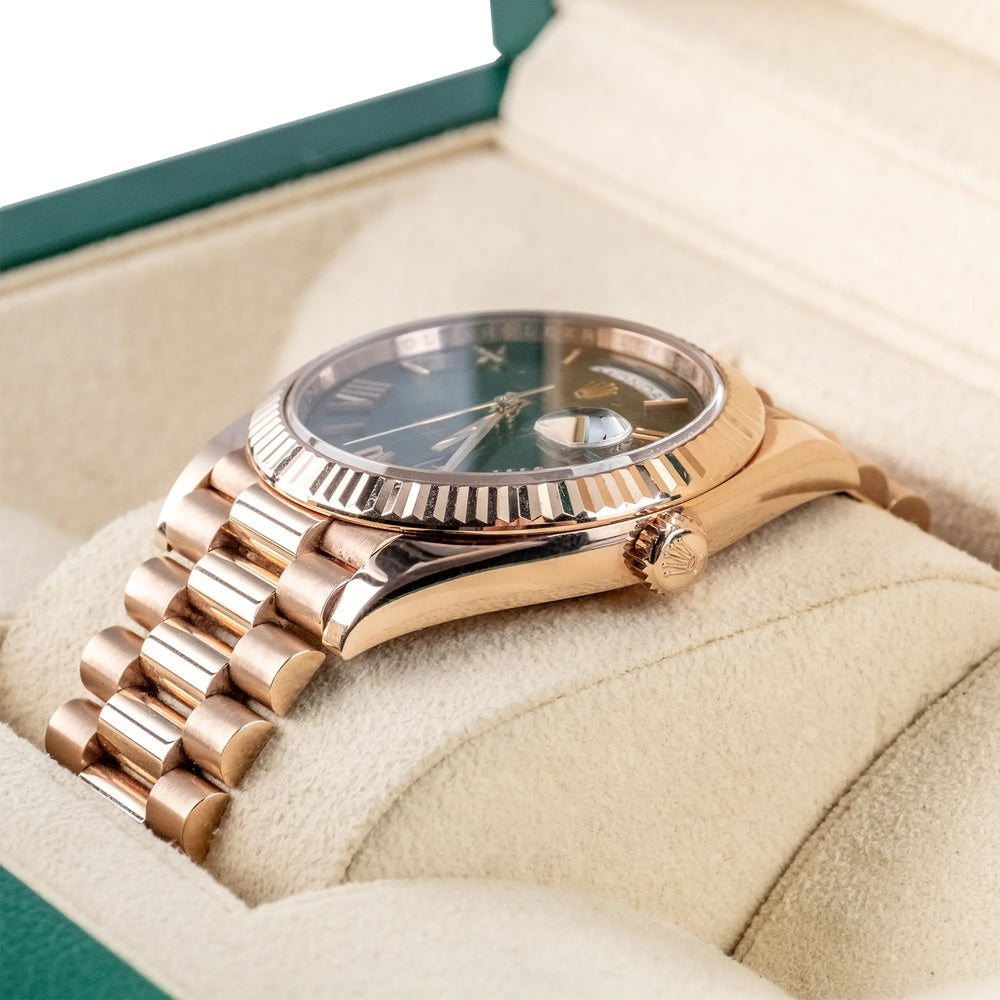 Rolex Day-Date 40 Olive Green Roman Everose Gold - Ref. 228235 / Pre-Owned