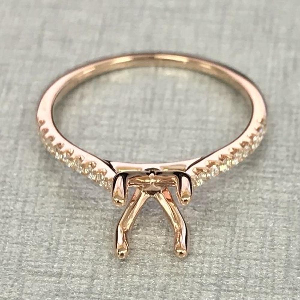 Roman & Jules - 14K Rose Gold Band Ring with 0.12 Carat Round Diamonds in Micropavé Setting