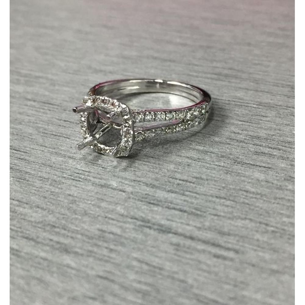 Roman & Jules - 14K White Gold Cushion Diamond Halo Ring with Split Shank - 0.66 Carat Total Diamond Weight