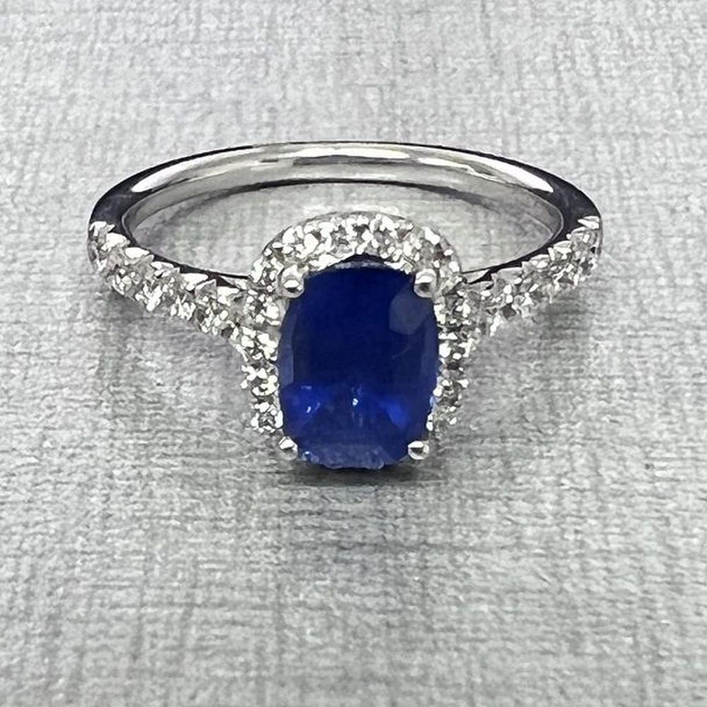 Roman & Jules - 14K White Gold Cushion Sapphire Ring with Round Diamond Halo - 0.48 Carat Total Diamond Weight