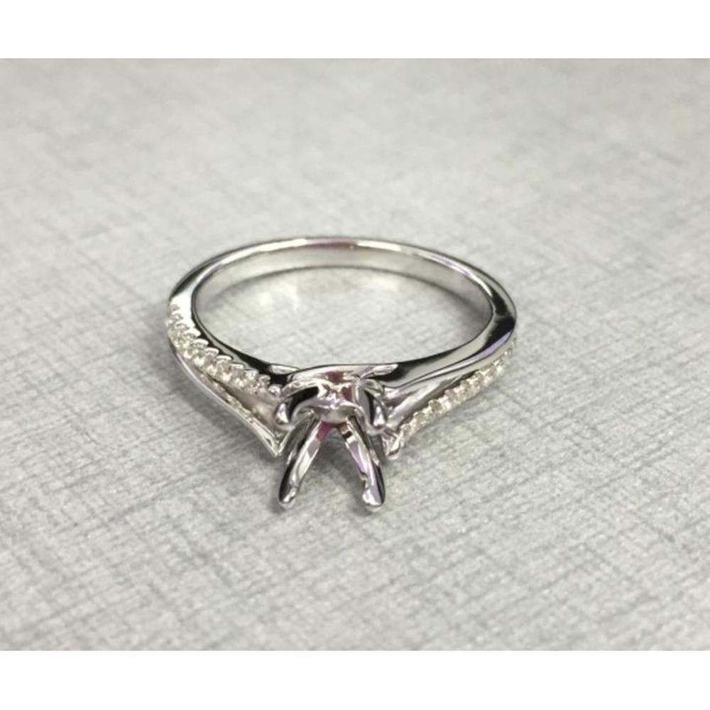 Roman & Jules - 14K White Gold Round Diamond Ring with Micropavé Split Shank - 0.13 Carat Total Diamond Weight