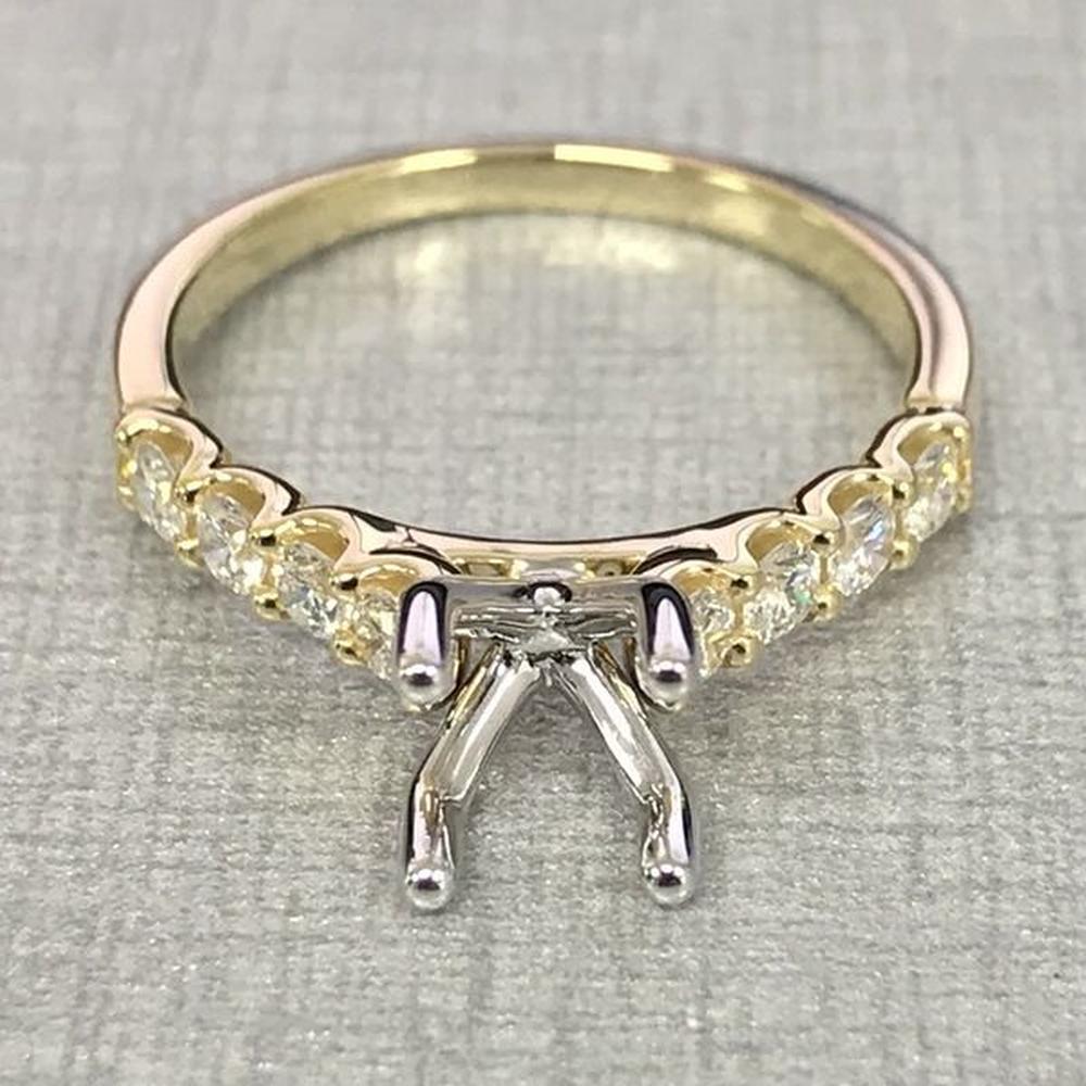 Roman & Jules - 14K Yellow Gold Shared U-Shape Prong Ring with 0.45 Carat Round Diamonds