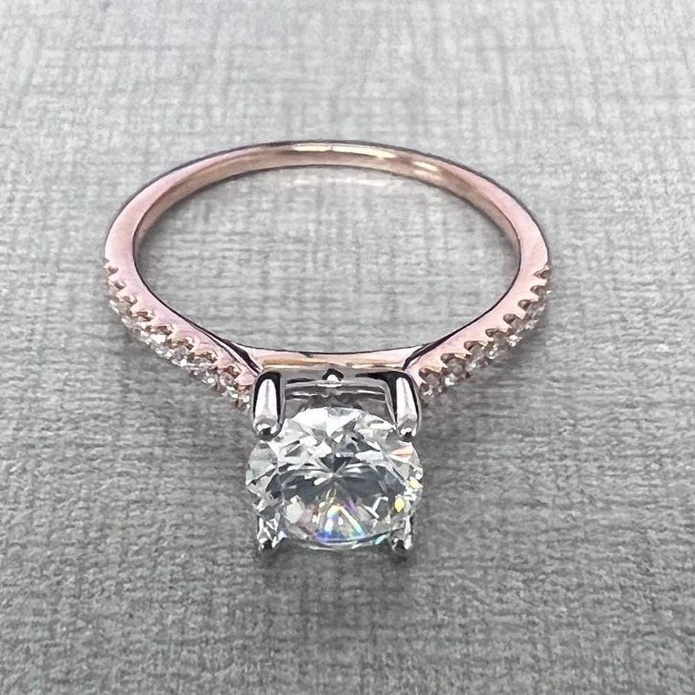 Roman & Jules - 18K Rose Gold Micropavé Diamond Ring with Round Diamond - 0.12 Carat Total Diamond Weight