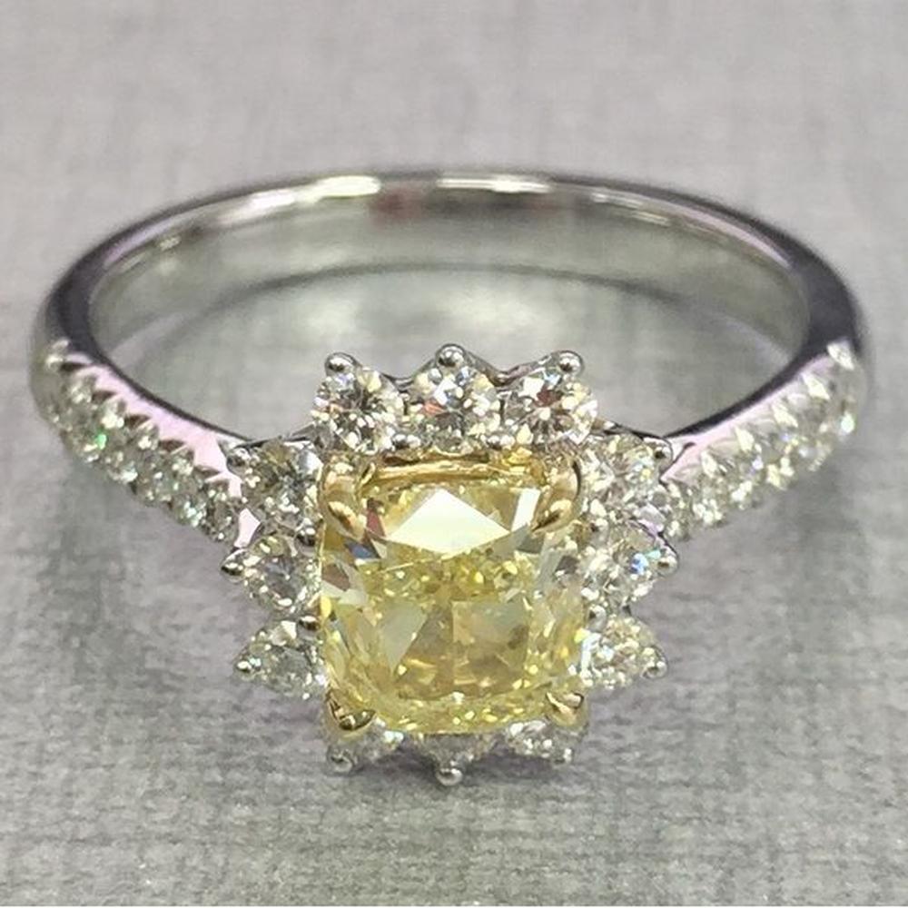 Roman & Jules - 18K White and Yellow Gold Cushion Cut Fancy Yellow Diamond Halo Ring with Round Brilliant Diamonds - 1.14 Carat Total Diamond Weight