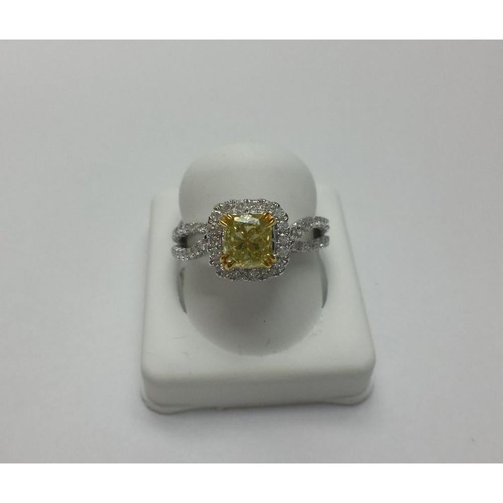 Roman & Jules - 18K White and Yellow Gold Cushion Cut Fancy Yellow Diamond Halo Ring with Round White Diamonds - 1.07 Carat Total Diamond Weight
