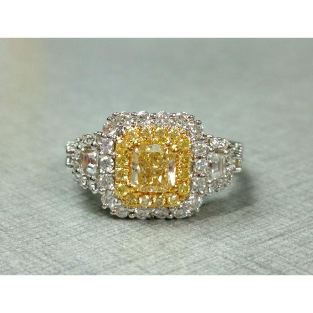 Roman & Jules - 18K White and Yellow Gold Cushion Fancy Yellow Diamond Ring with Radiant and Round Diamonds - 1.27 Carat Total Diamond Weight