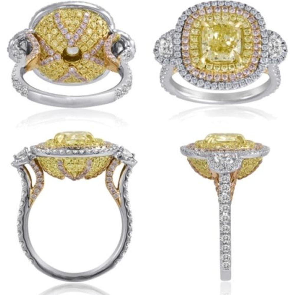Roman & Jules - 18K White and Yellow Gold Cushion Fancy Yellow Diamond Ring with TS Halo - 1.62 Carat Total Diamond Weight