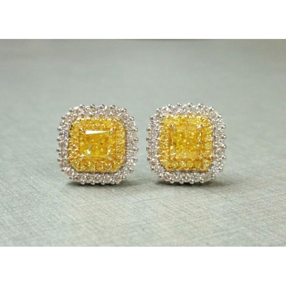 Roman & Jules - 18K White and Yellow Gold Cushion Fancy Yellow Diamond Stud Earrings - 1.03 Carat Total Diamond Weight
