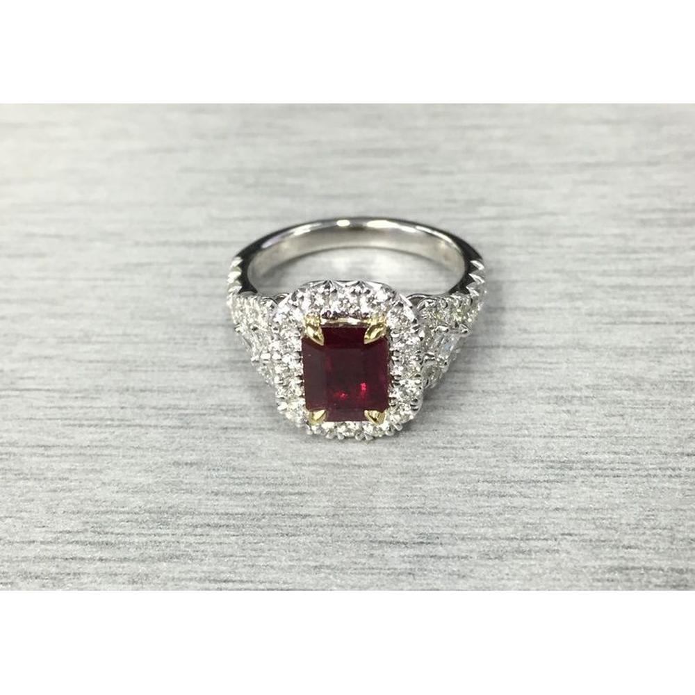 Roman & Jules - 18K White and Yellow Gold Halo Ruby and Diamond Ring with Prong Set Round Diamonds - 1.39 Carat Total Diamond Weight