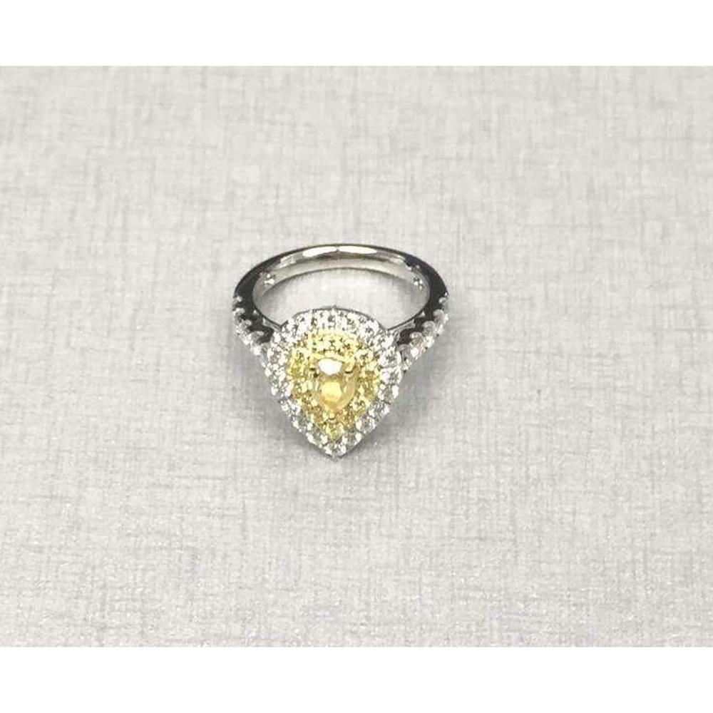 Roman & Jules - 18K White and Yellow Gold Pear Shape Fancy Yellow Diamond Ring with Round Diamond Halo - 1.57 Carat Total Diamond Weight