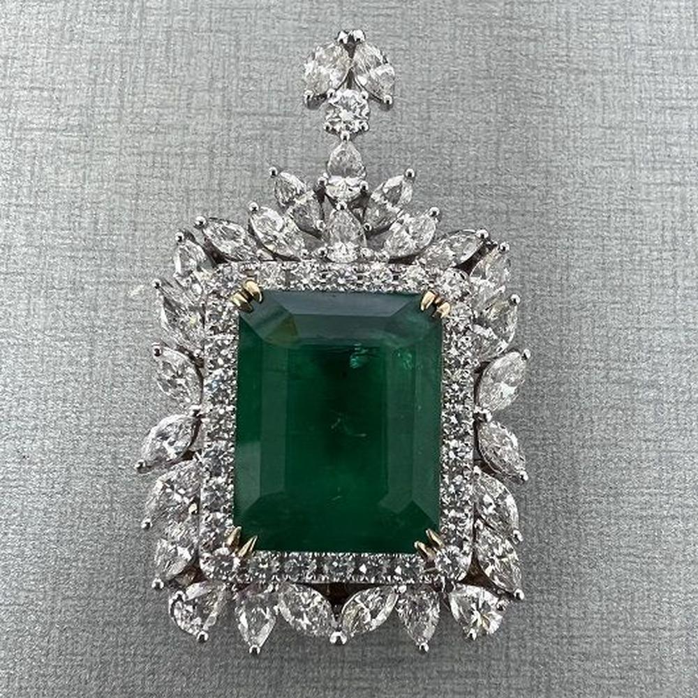 Roman & Jules - 18K White and Yellow Gold Radiant Emerald Halo Pendant with Round Diamonds - 24.42 Carat Emerald, 1.67 Carat Total Diamond Weight
