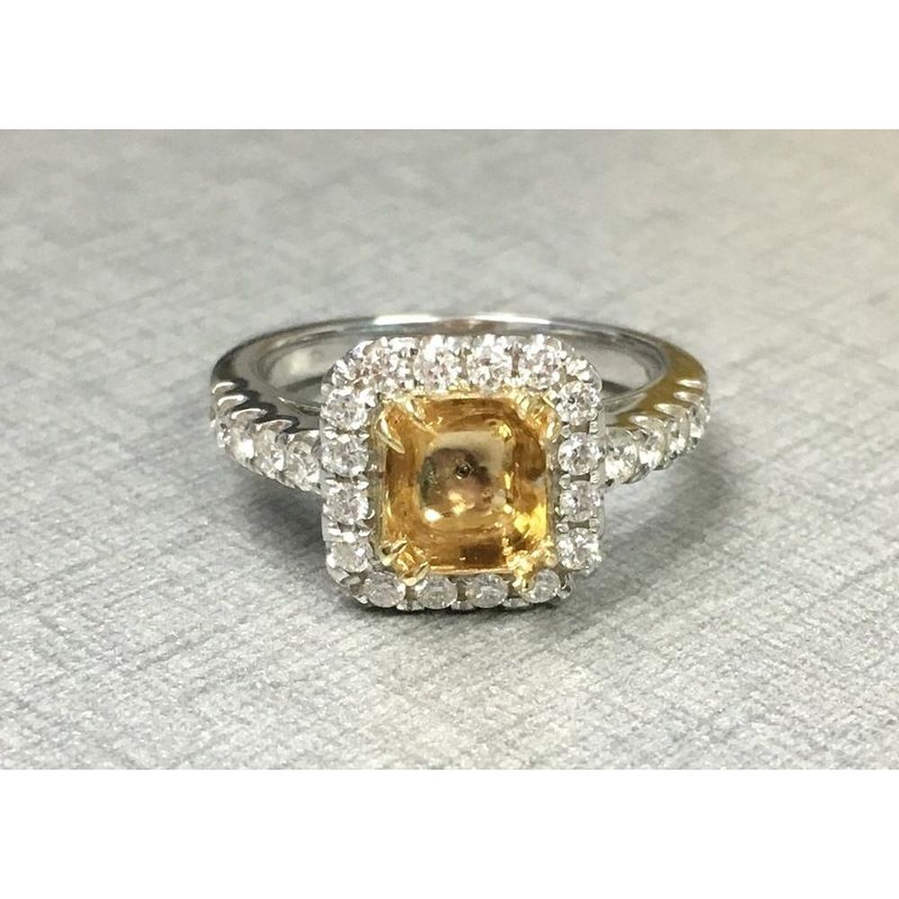 Roman & Jules - 18K White and Yellow Gold Radiant Fancy Yellow Diamond Halo Ring - 0.54 Carat Total Diamond Weight