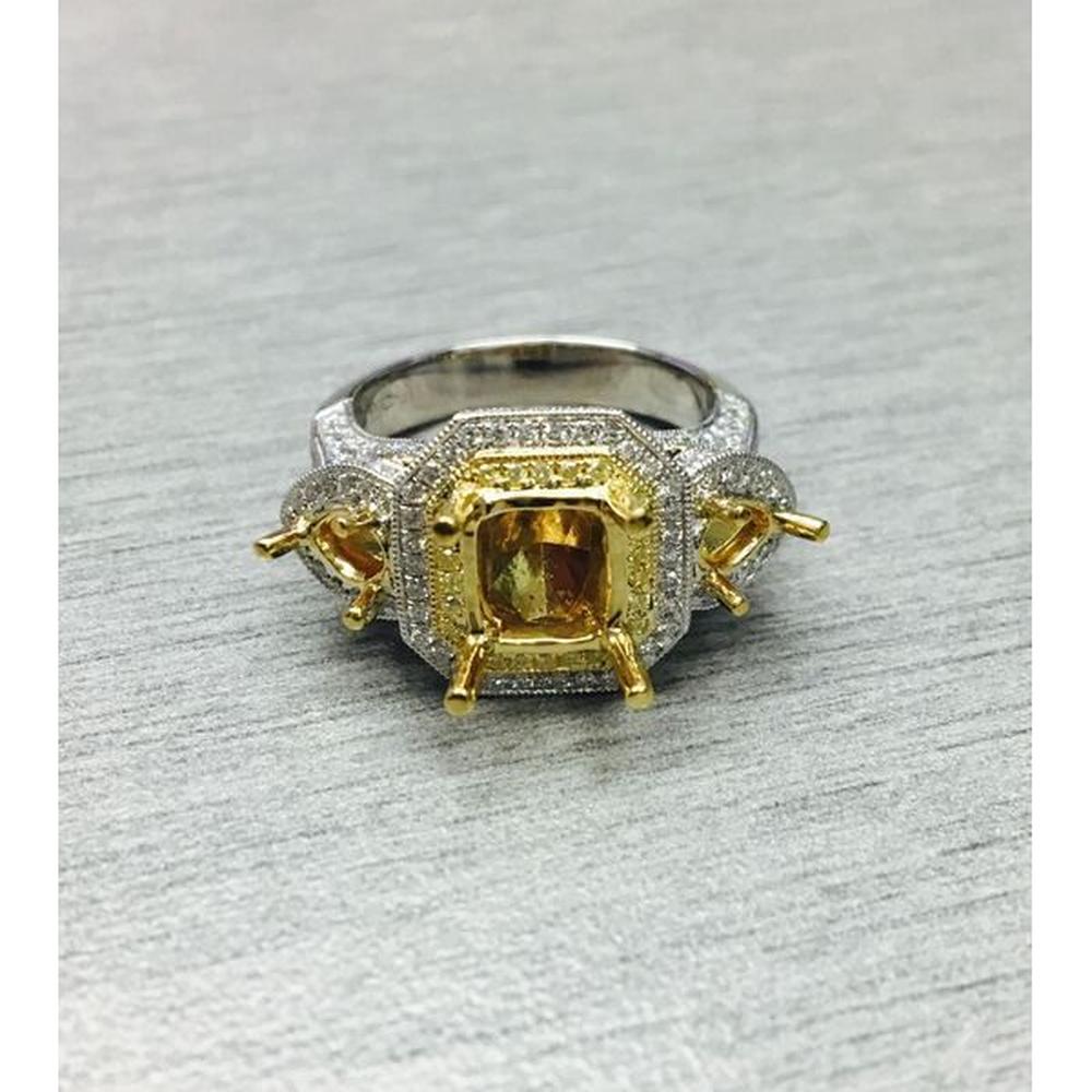 Roman & Jules - 18K White and Yellow Gold Radiant Fancy Yellow Diamond Ring with Diamond Halo - 0.86 Carat Total Diamond Weight