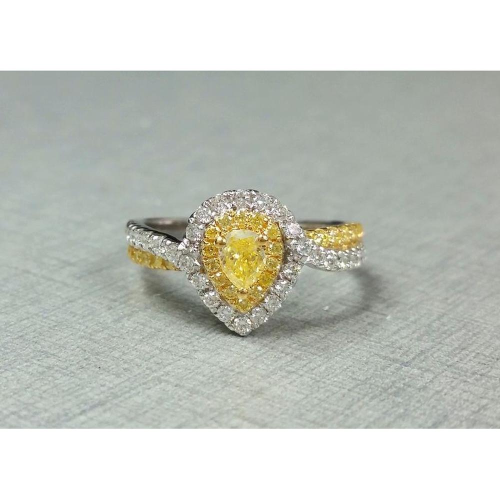 Roman & Jules - 18K White and Yellow Gold Twist Ring with Pear Shaped Fancy Yellow Diamond and Diamond Halo - 0.48 Carat Total Diamond Weight