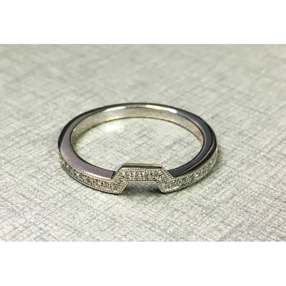Roman & Jules - 18K White Gold Band with Channel Set Round Diamonds - 0.10 Carat Total Diamond Weight