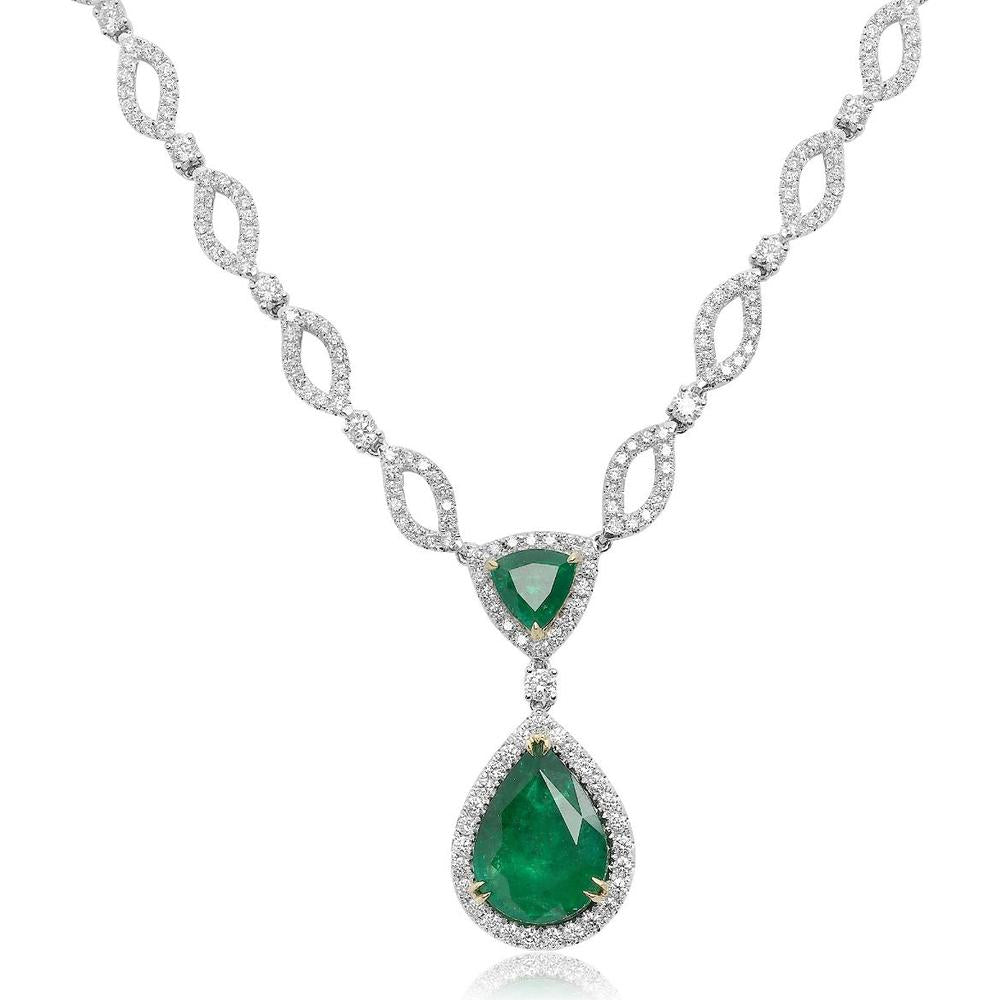 Roman & Jules - 18K White Gold Necklace with Pear-Shaped Emerald and Halo of Round Diamonds - 9.38 Carat Total Diamond Weight