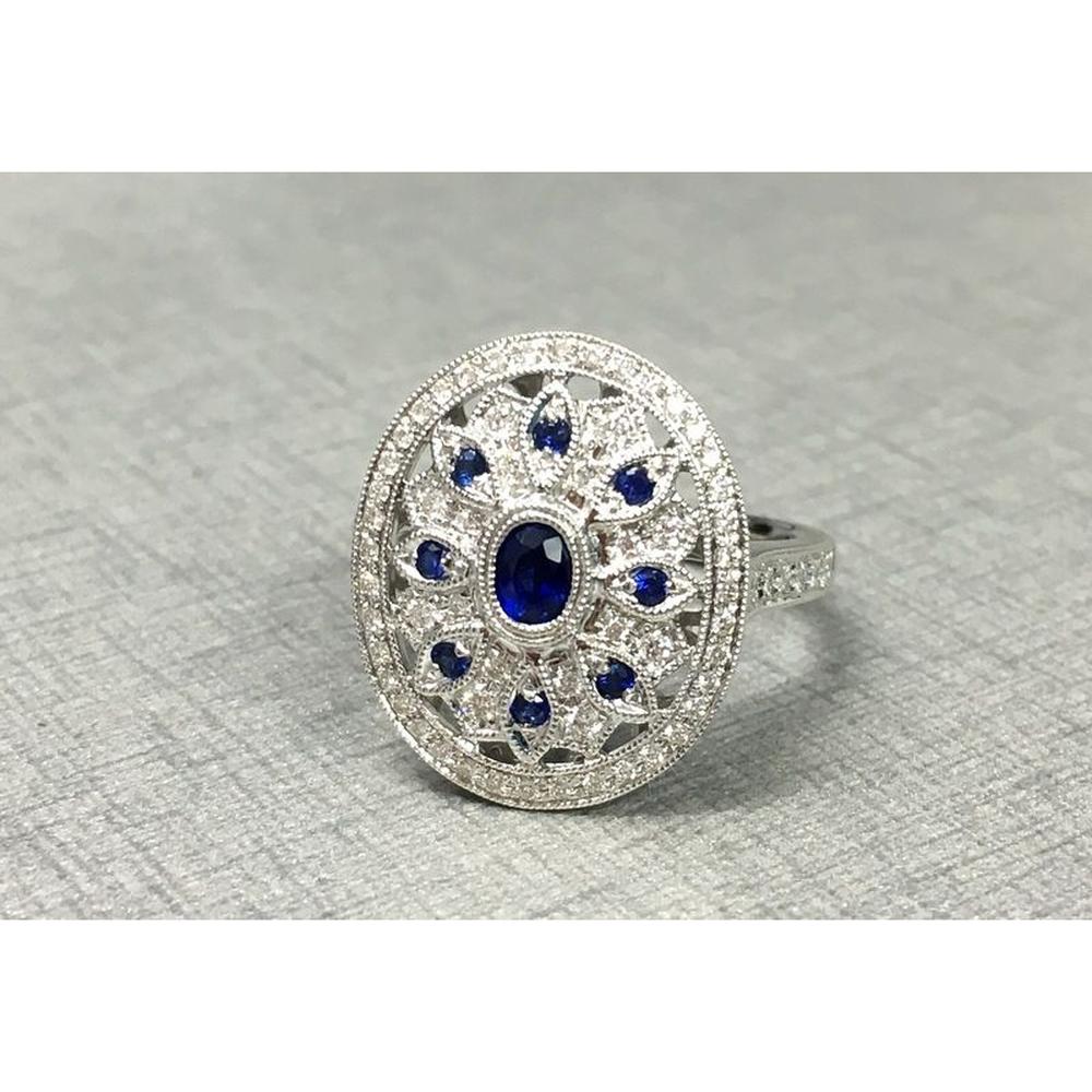 Roman & Jules - 18K White Gold Oval Sapphire and Diamond Halo Ring - 0.39 Carat Total Diamond Weight, 0.11 Carat Sapphire Weight