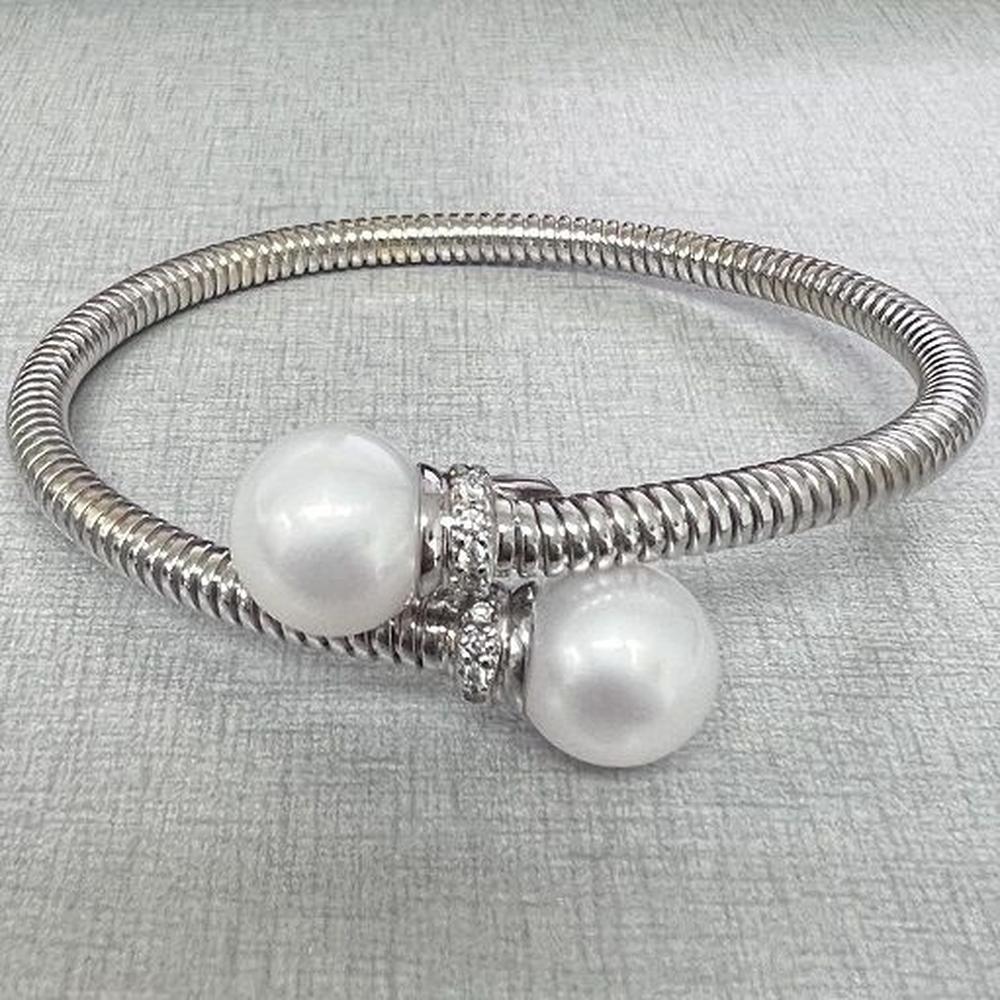 Roman & Jules - 18K White Gold Pearl Bangle with Round Diamond Accents - 11.5mm Pearls, 0.21 Carat Total Diamond Weight