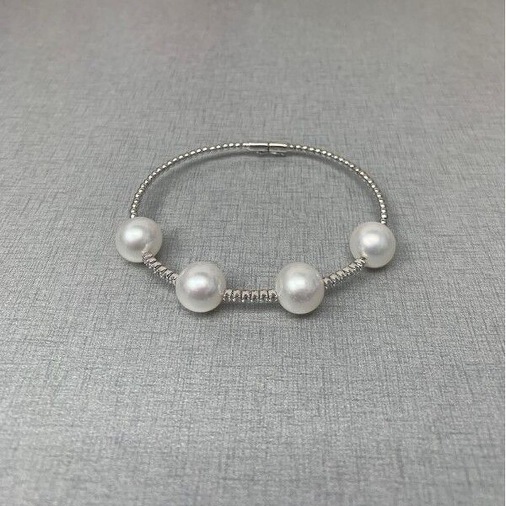 Roman & Jules - 18K White Gold Pearl Bangle with Round Diamonds - 0.17 Carat Total Diamond Weight