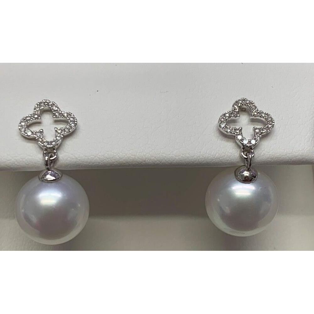 Roman & Jules - 18K White Gold Pearl Earrings with Round Diamond Halo - 9.0mm Pearls, 0.12 Carat Total Diamond Weight