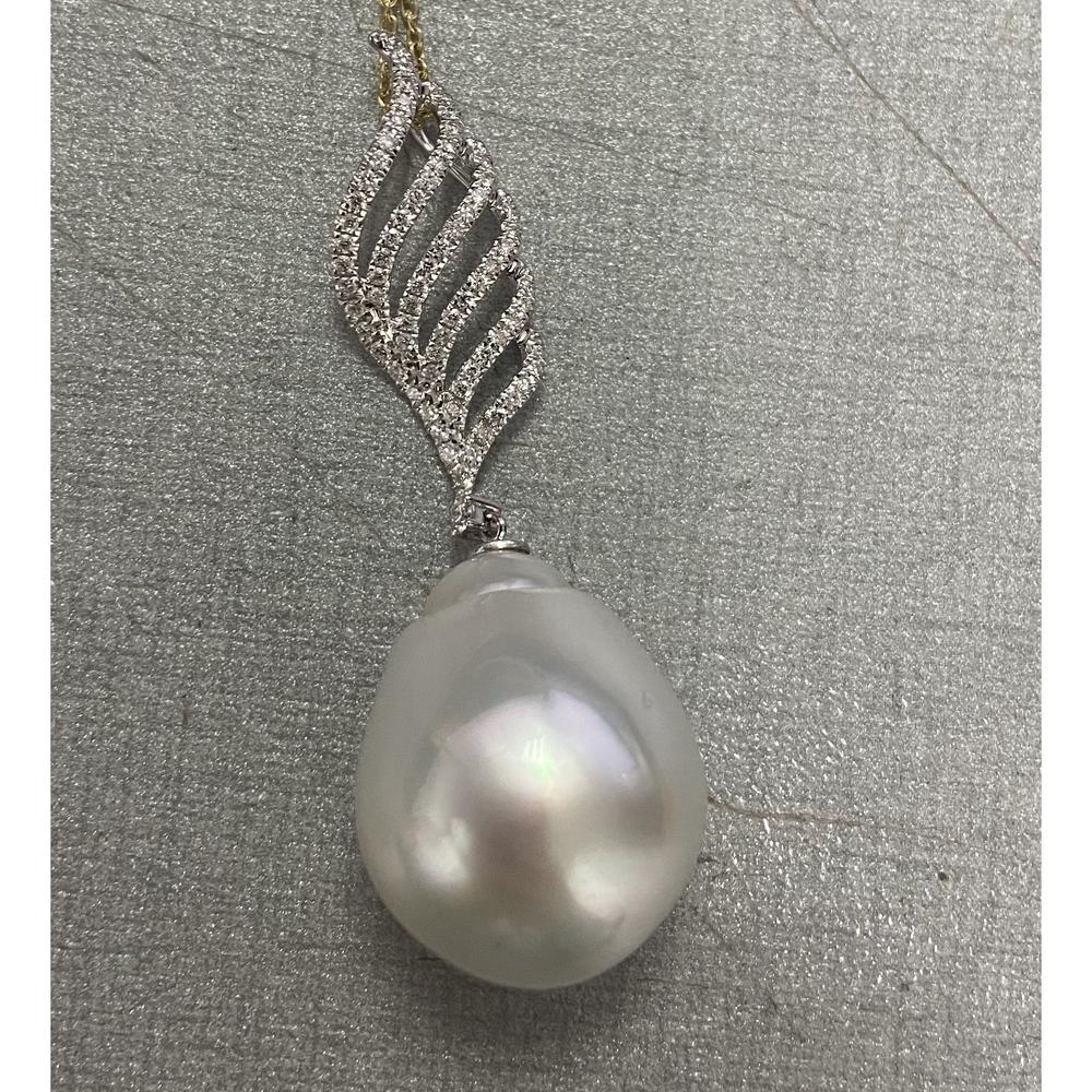 Roman & Jules - 18K White Gold Pendant with 17mm Baroque Pearl and 0.36 Carat Round Diamonds