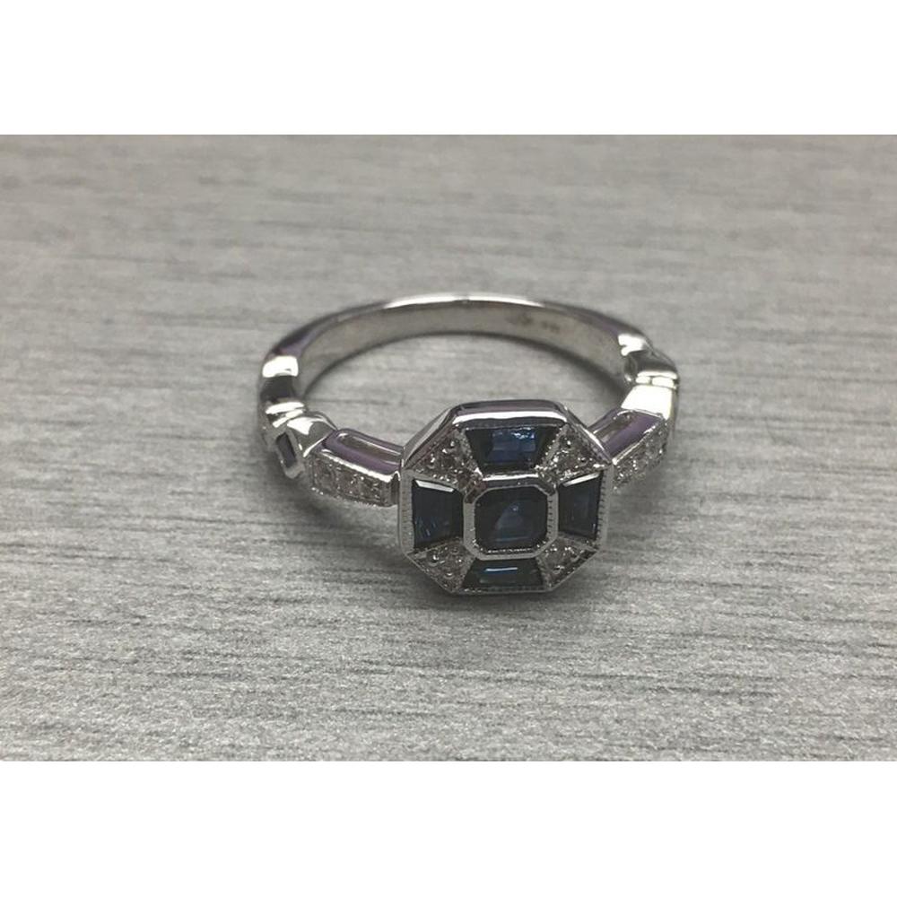 Roman & Jules - 18K White Gold Princess Cut Ruby and Round Diamond Ring - 1.04 Carat Total Ruby Weight