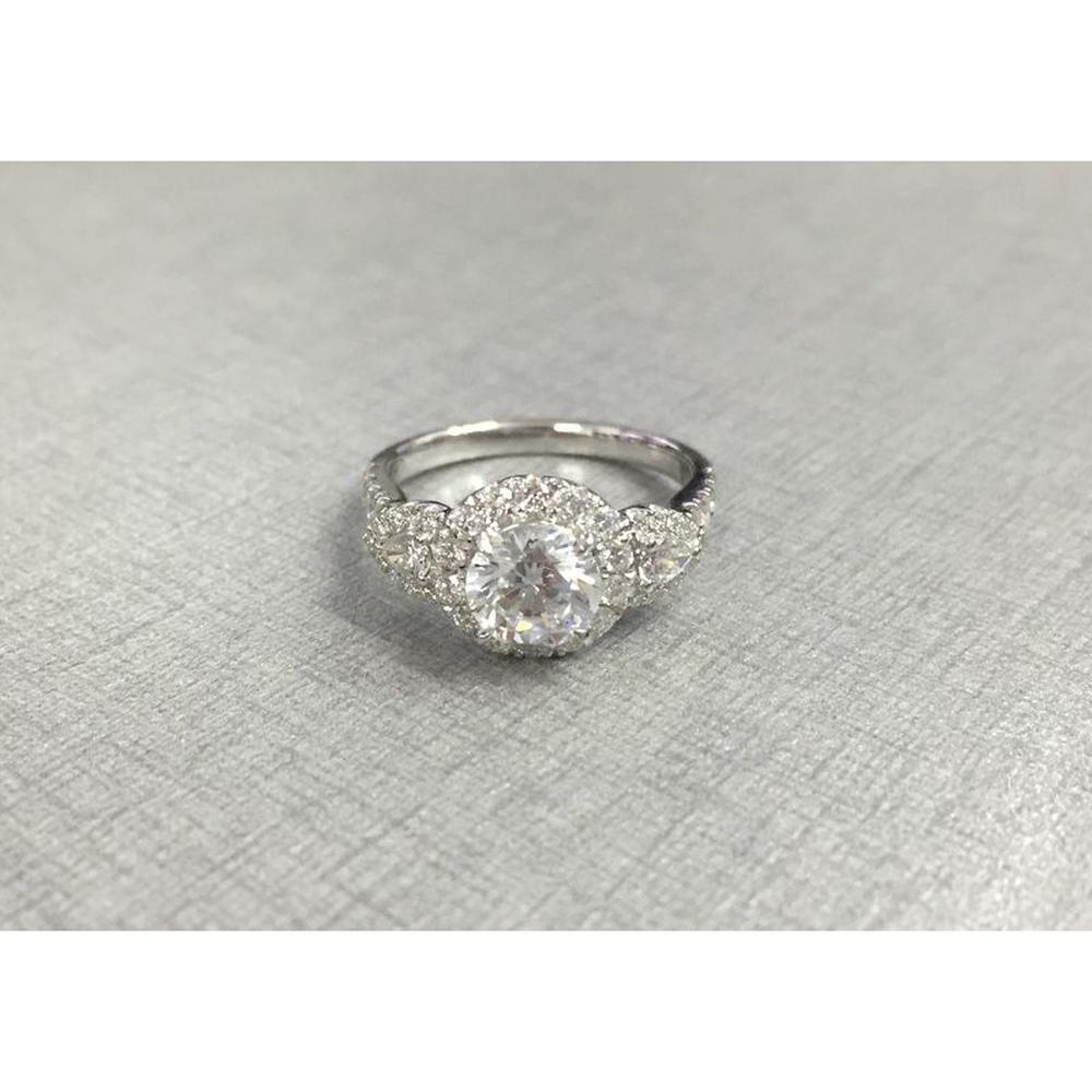 Roman & Jules - 18K White Gold Round Diamond Halo Ring with 0.56 Carat Round Diamond and 0.16 Carat Side Diamonds